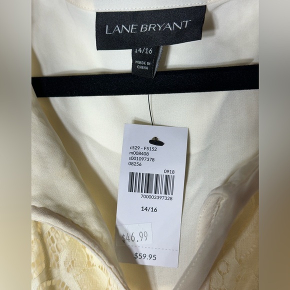 Lane Bryant Blouse sz 14/16 cream color w/lace bell sleeves small mark on front - Picture 6 of 6